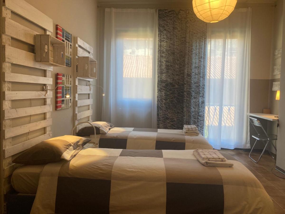 La casa di Garibaldi Apartment Borgomanero Bagian luar foto